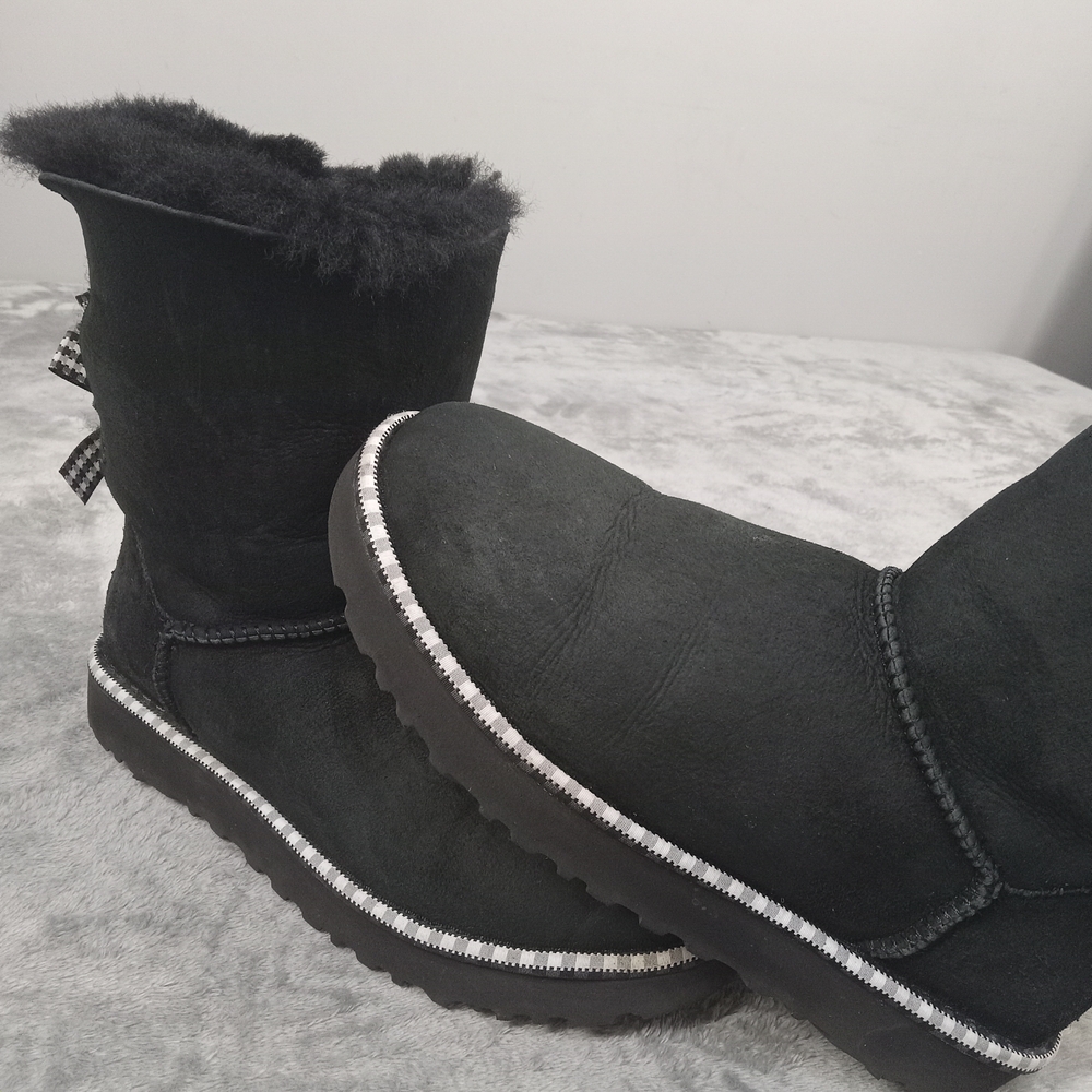 UGG BAILEY BOW II DIAGONAL STRIPES  1115170  BLACK SUEDE SHEEPSKIN BOOTS US 5 - Picture 3 of 12